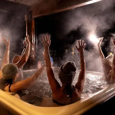 Spacious Mountain Lodge Stryn 别墅 *