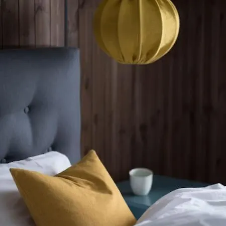 Spacious Mountain Lodge Stryn