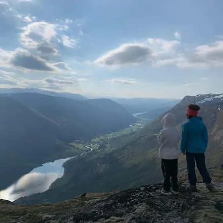 Spacious Mountain Lodge Stryn 别墅