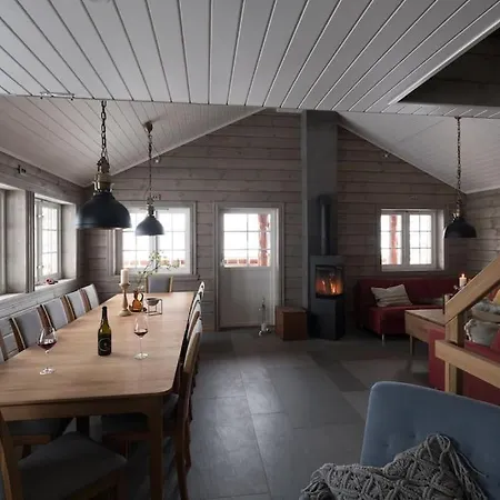 Villa Spacious Mountain Lodge Stryn