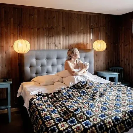 Spacious Mountain Lodge Stryn 别墅