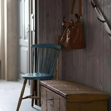 Spacious Mountain Lodge Stryn