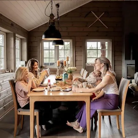 Spacious Mountain Lodge Stryn *