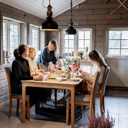 Spacious Mountain Lodge Stryn *