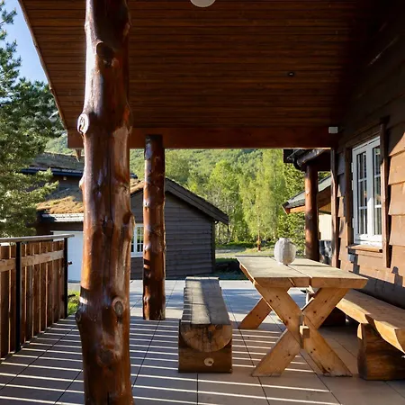 Spacious Mountain Lodge Stryn 别墅 *