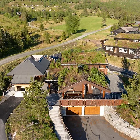 Villa Spacious Mountain For 16 Guests Stryn