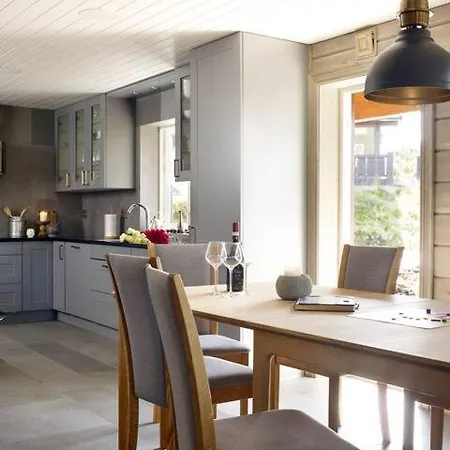 Large Mountain - Sleeps 16 Guests