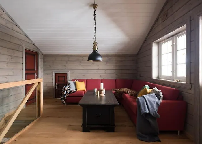 Spacious Mountain For 16 Guests * Stryn
