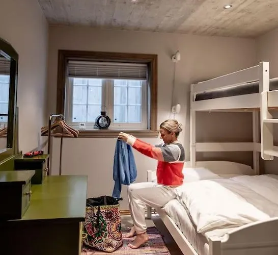 Villa Spacious Mountain For 16 Guests Stryn