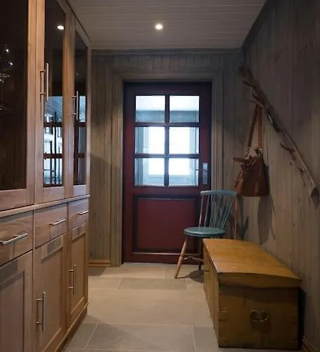 Spacious Mountain For 16 Guests Stryn