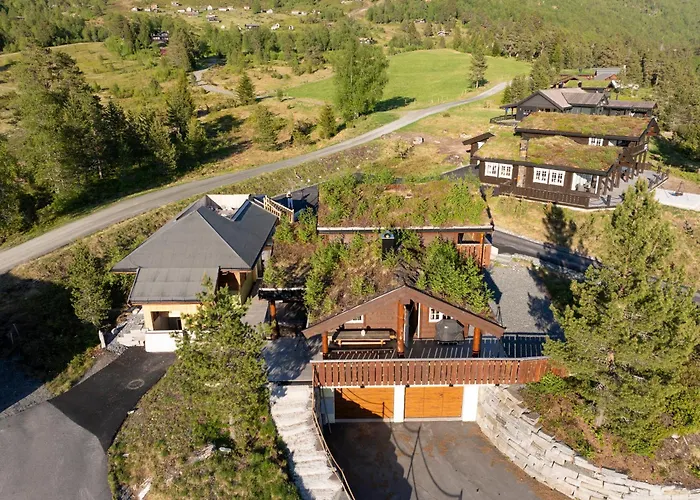Villa Spacious Mountain For 16 Guests Stryn